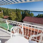 Apartment Ava Omišalj