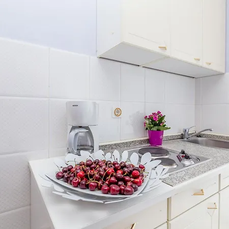 Apartament Ava *