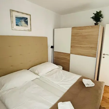 Apartament Ava *