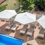 Ava Apartmán *